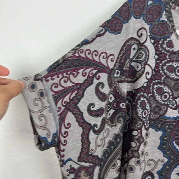 Chico’s Women’s XS/SP V-Neck Drop-Shoulder Paisley Tunic - Picture 4 of 6